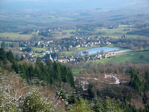 La-Jonchère-Saint-Maurice vu de la roche branlante