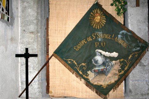 Saint-Sulpice-Laurière - le drapeau de l'union des cheminots du PO