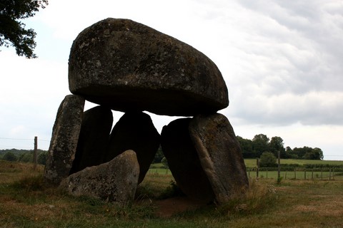 Saint-Priest-la-Feuille - dolmen de la Pierre Folle