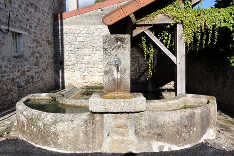 La-Jonchère-Saint-Maurice - fontaine Raby