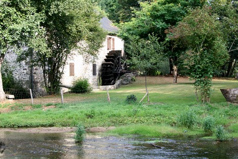 Le-Grand-Bourg - la Gartempe au moulin de Ribbes