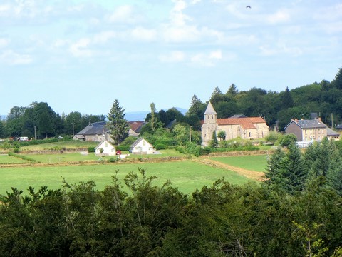 Saint-Goussaud - le bourg vu du Puy de Jouër
