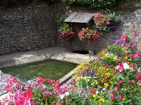 Bersac-sur-Rivalier - fontaine 