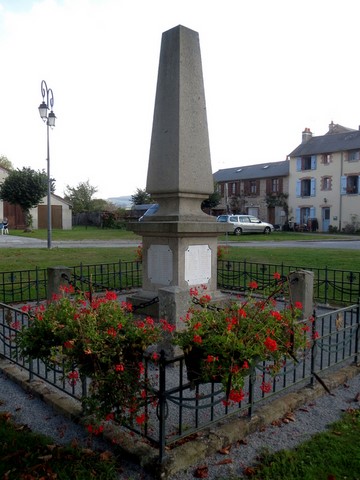 Bersac-sur-Rivalier - monument aux morts